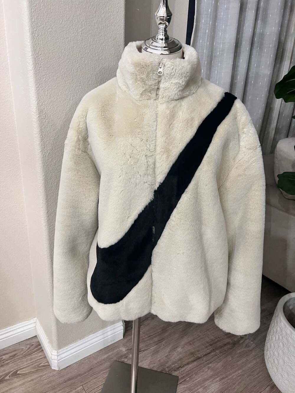 Nike Sportswear Faux Fur Big Swoosh Jacket Fossil White Black Size S